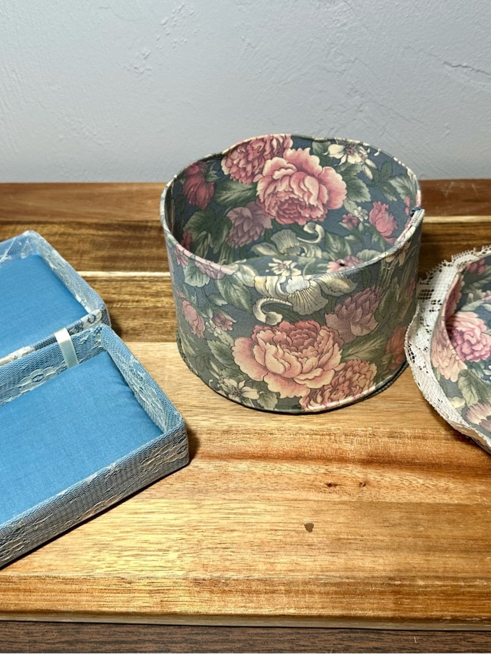 Vintage Floral Lace Decorative Round Storage Box - Green and Pink - Picture 3 of 9